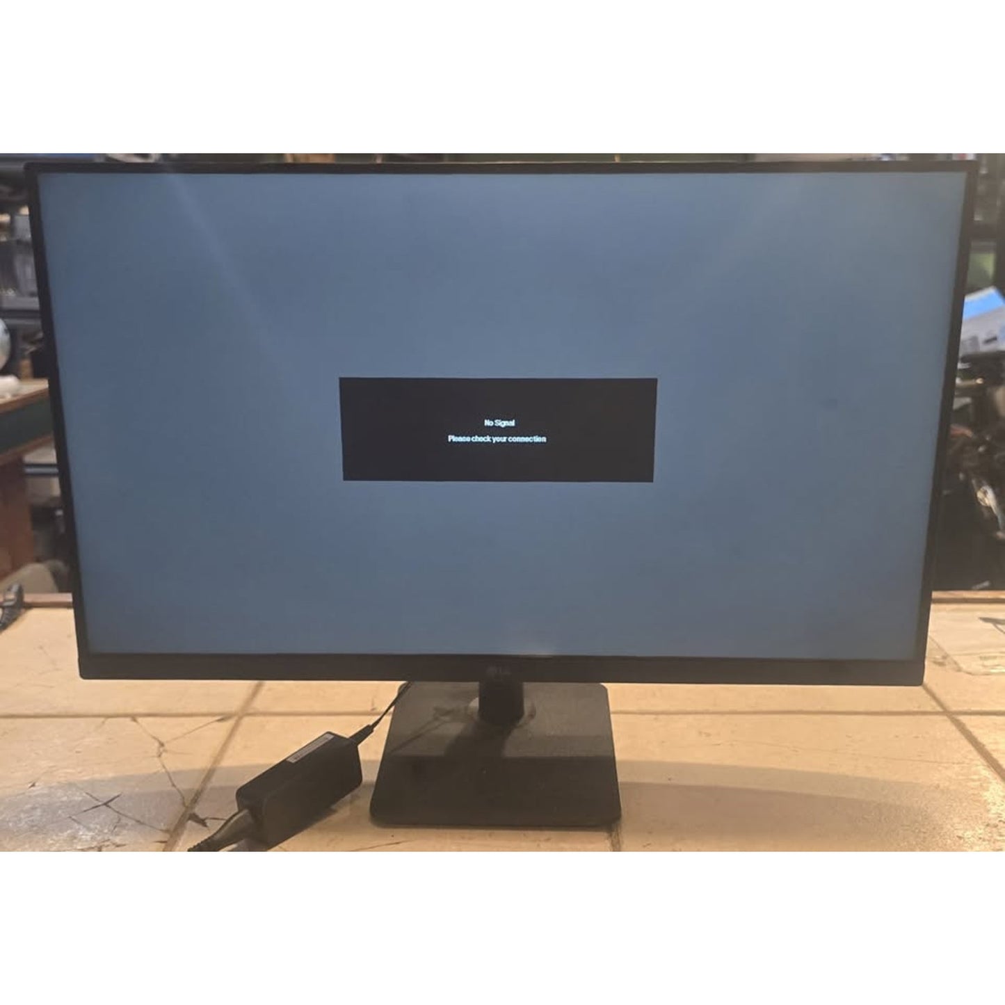 LG 27" FHD IPS 3-Side Borderless Monitor w/ Freesync / 27MP40W /