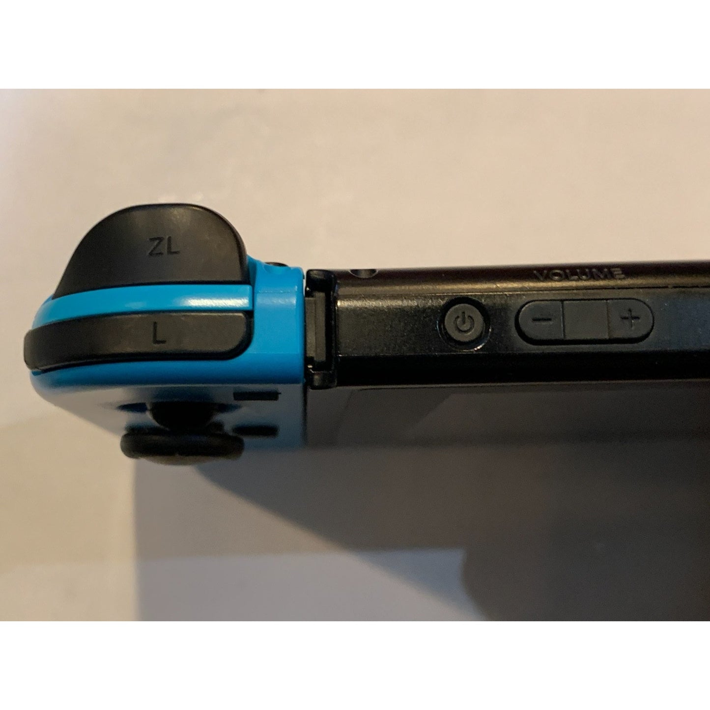 Nintendo Switch 32GB Console + Red/Blue Joycon