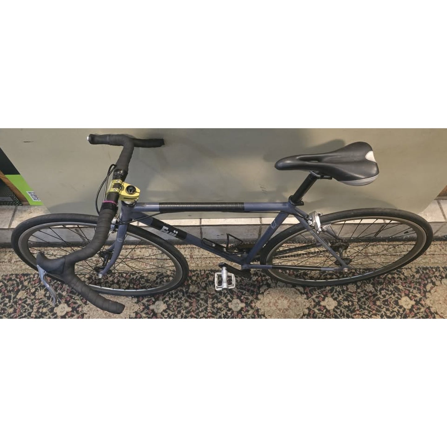 Fuji Single Speed Custom Road Bike / 700cm Wheels / 19" Frame /