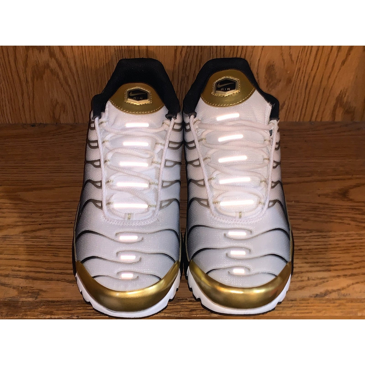 Nike Air Max Plus Shoes Mens Size 10.5 White Gold Low Top Sneakers HM0352-100