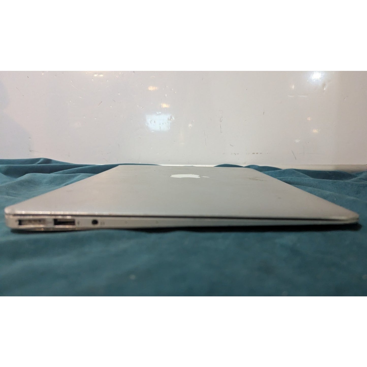 Apple MacBook A1466 (FOR PARTS)
