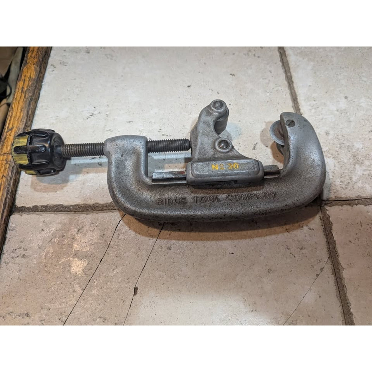 RIGID No. 30 Screw Feed Tubing Cutter/ 1"-to-3"/ Model: 32940