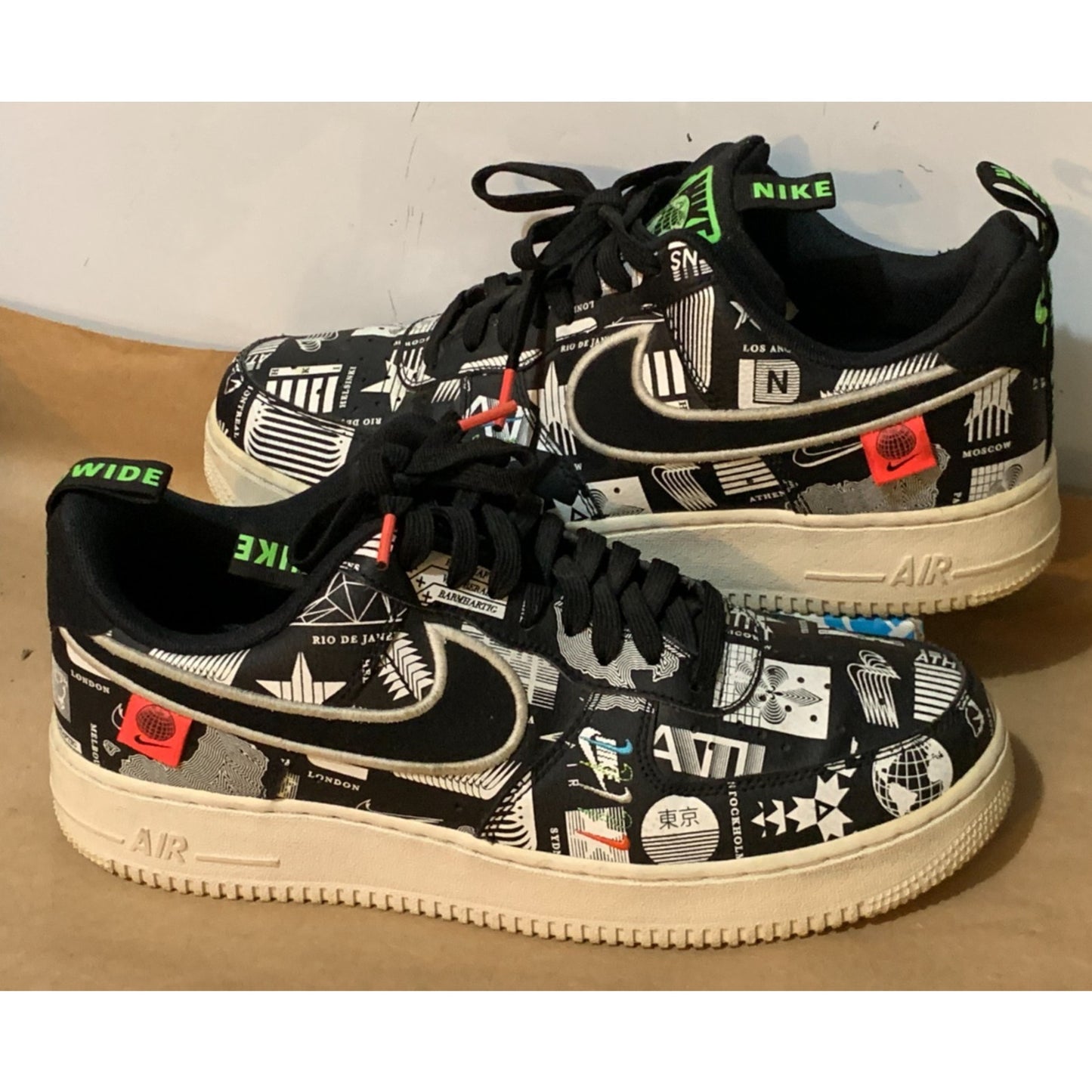 Nike Air Force 1 Worldwide Pack Shoes Mens Size 9 All Over Print