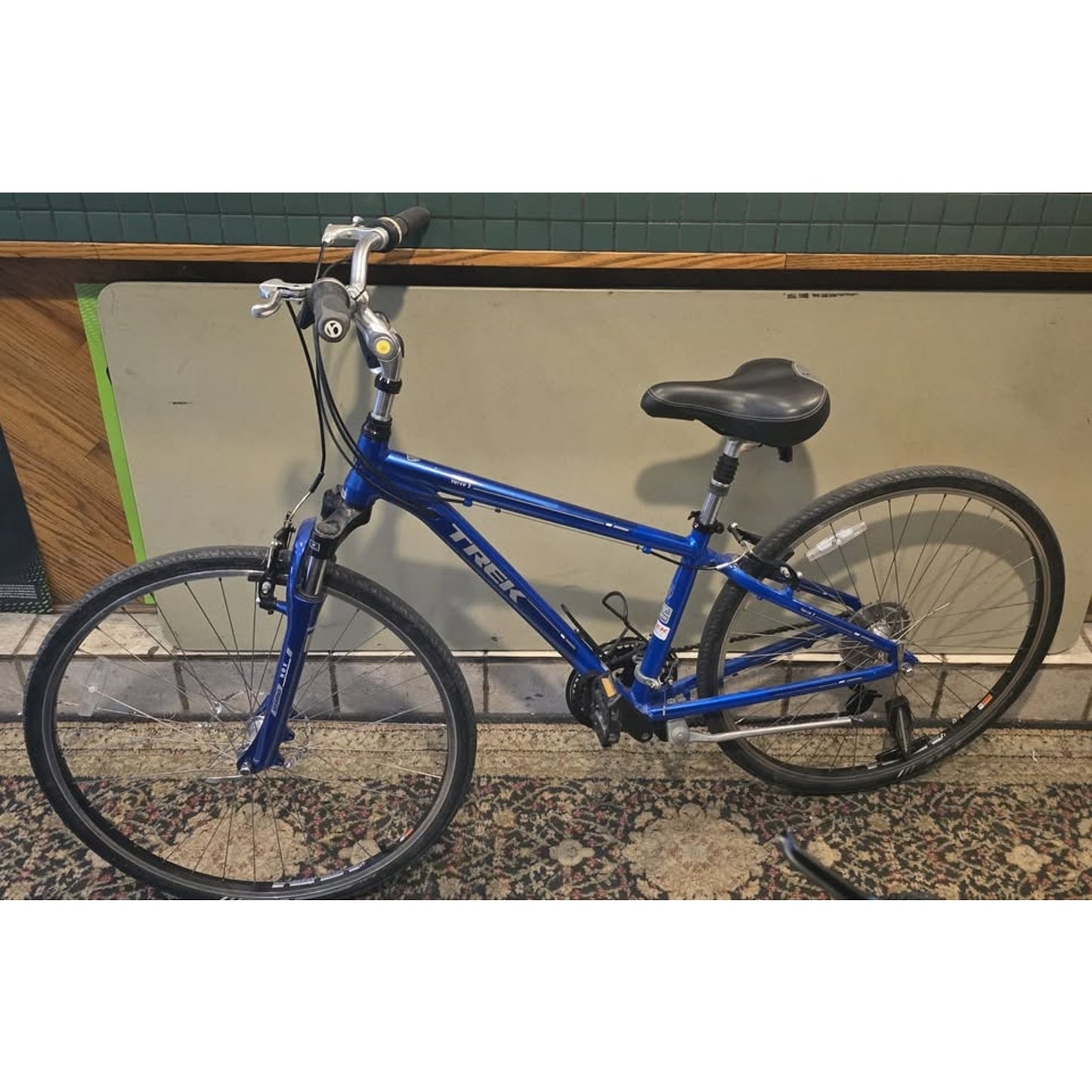 Trek Verve 2 Hybrid Bike / 15" Frame / 700cm Wheels / 24-Speed /