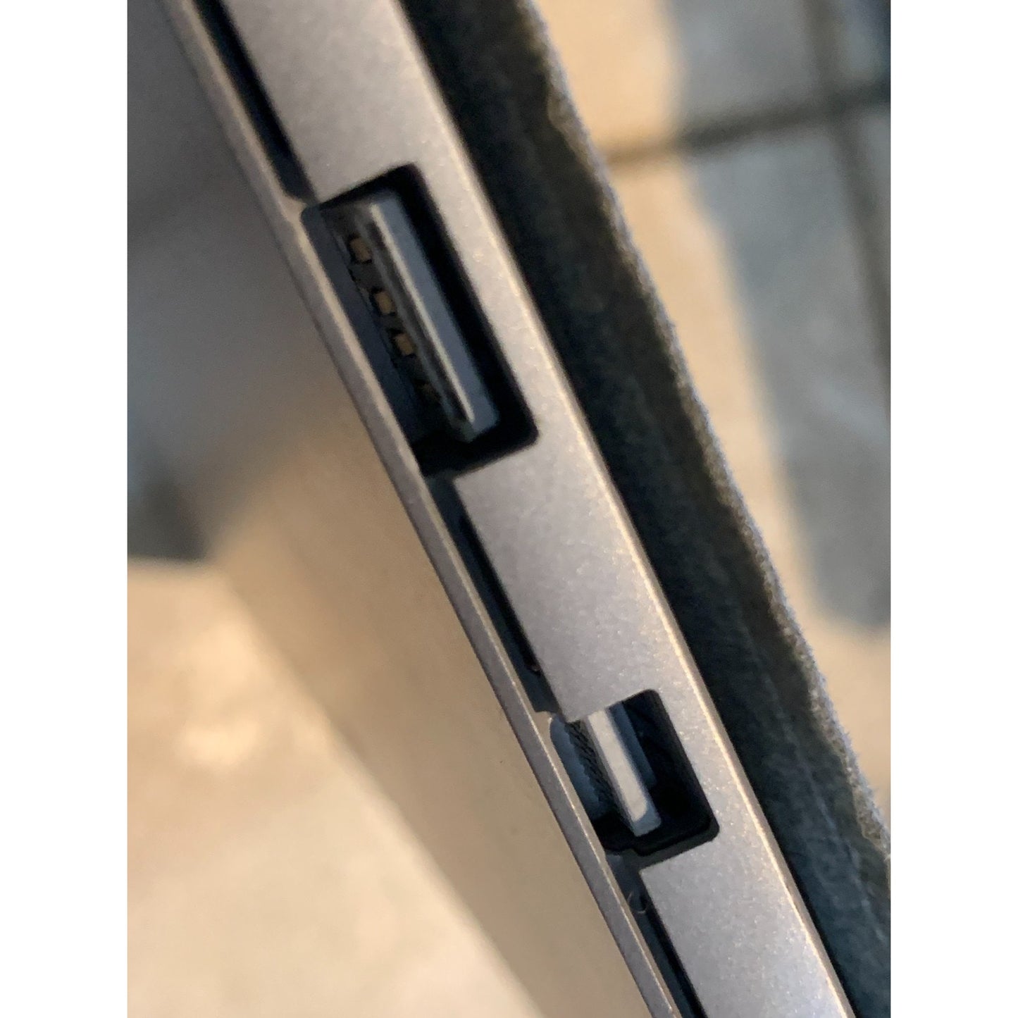 Microsoft Surface Pro 5 i5-8250U 8GB RAM 128GB SSD DDR3 (SCANLINE ISSUE!)