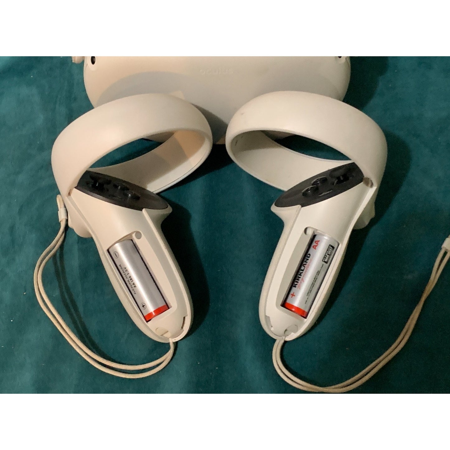 Meta Oculus Quest 2 128GB Headset -With Controllers (missing covers & top strap)