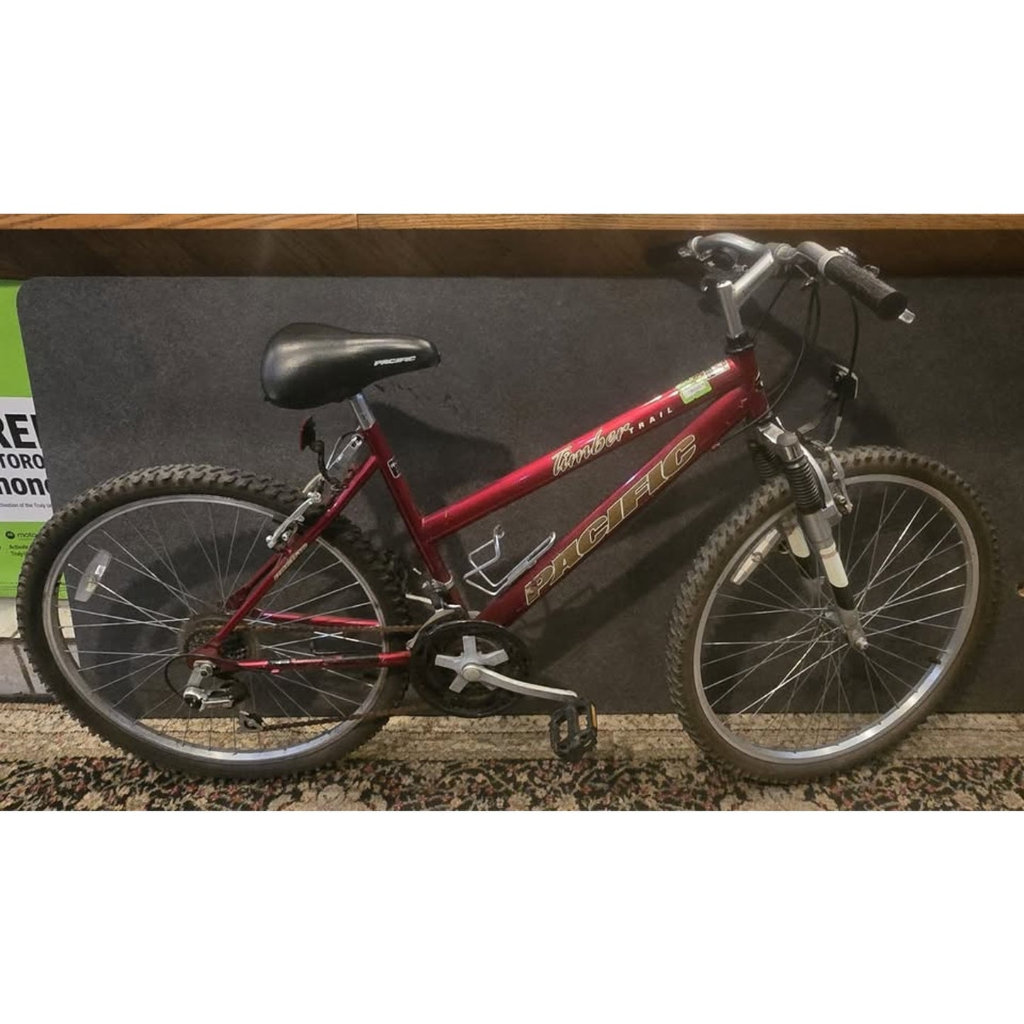 Pacific Timber Trail  Mouuntian Bike / 26" Wheel / 17" Frame / 21-Speed /