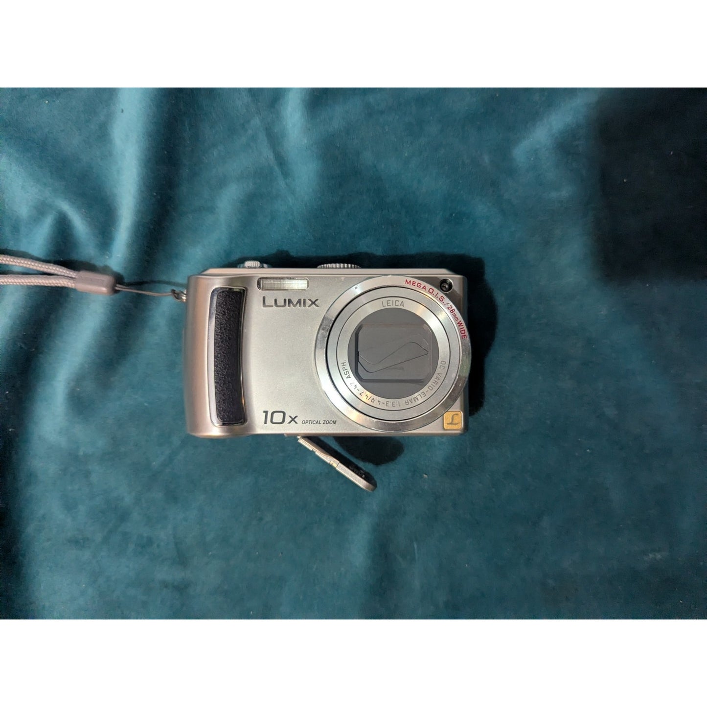 Panasonic LUMIX 9.1MP Digital Camera. Battery Door Issue (READ ITEM DESCRIPTION)