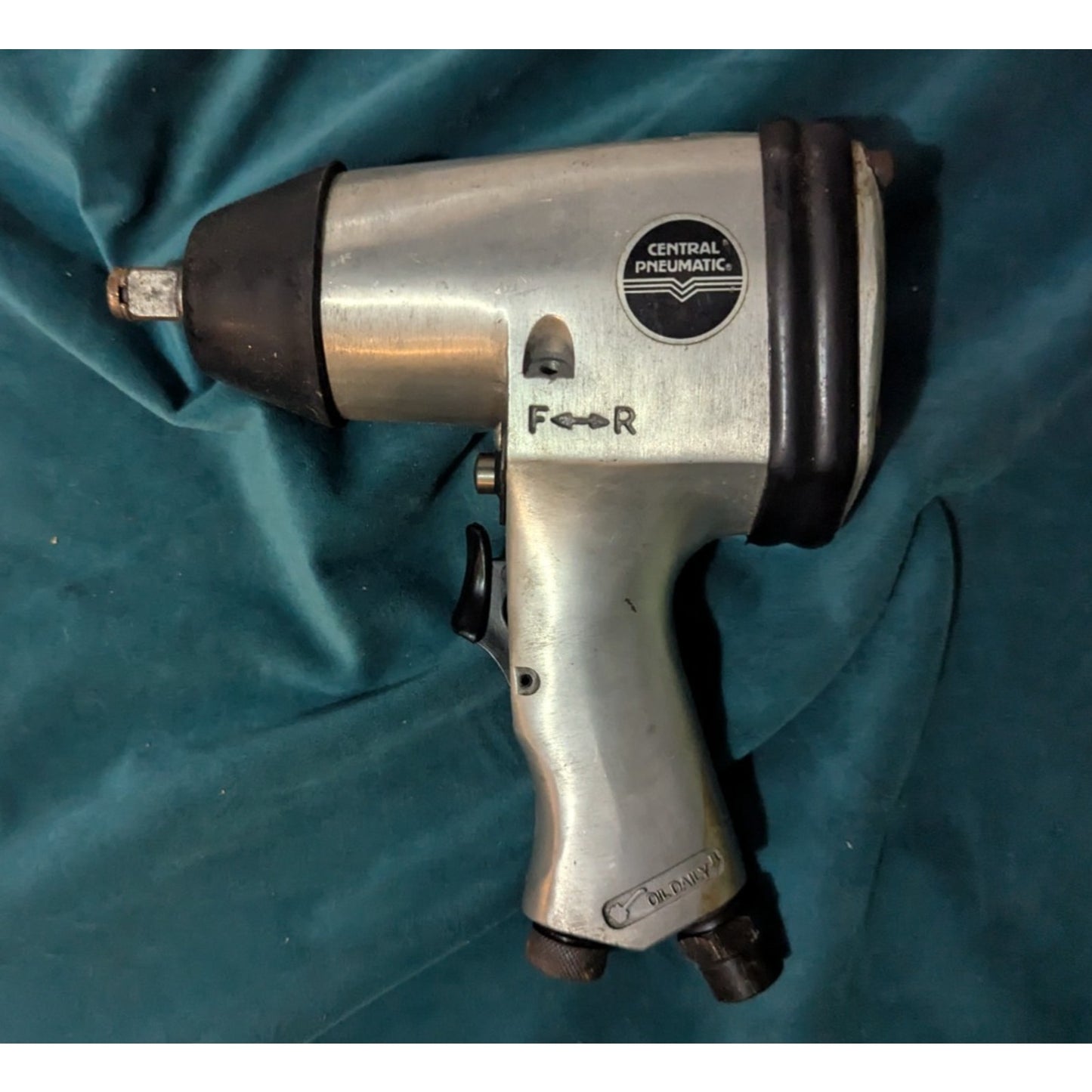 Central Pneumatic 1/2" Air Impact Wrench