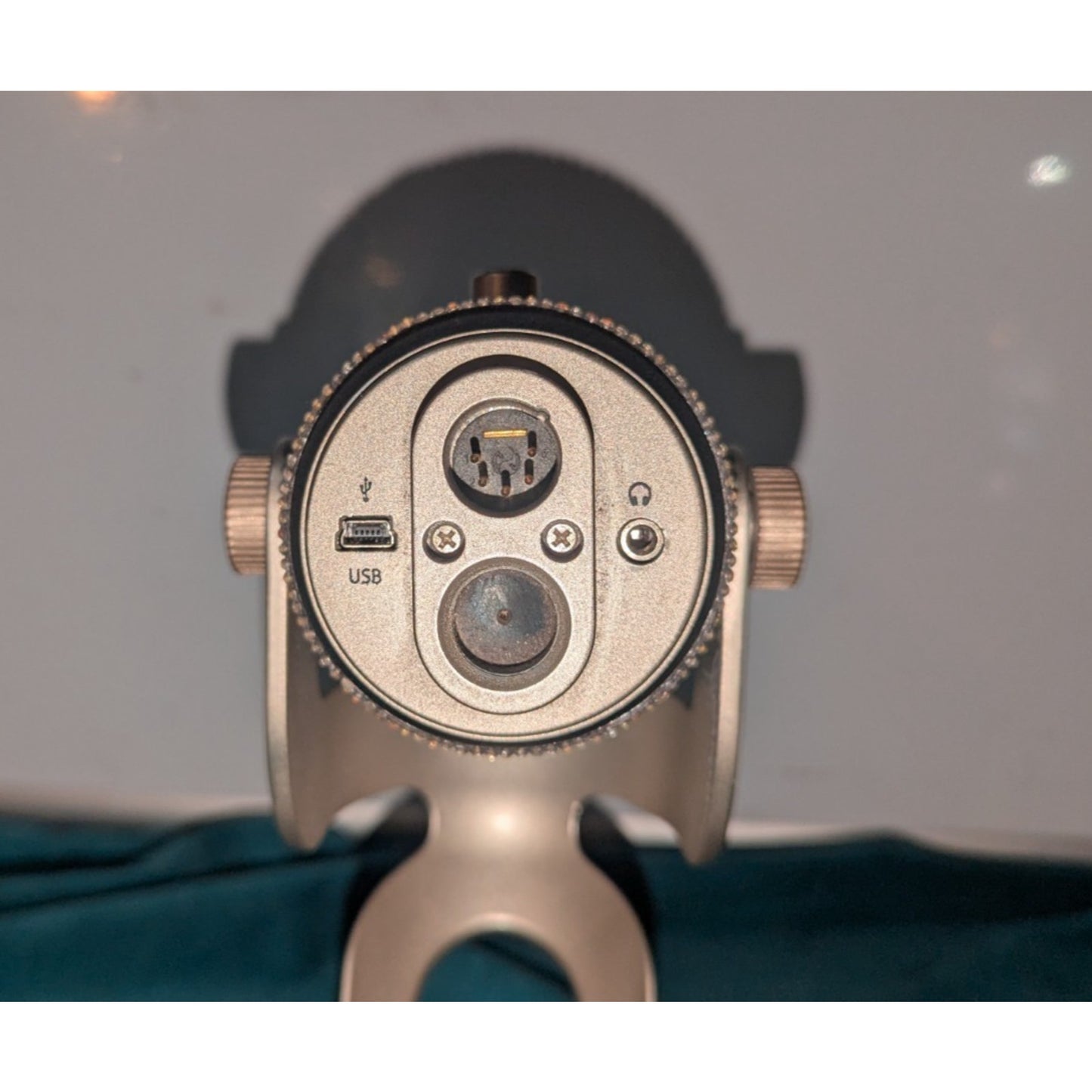 Logitech Blue Yeti Professional USB Microphone