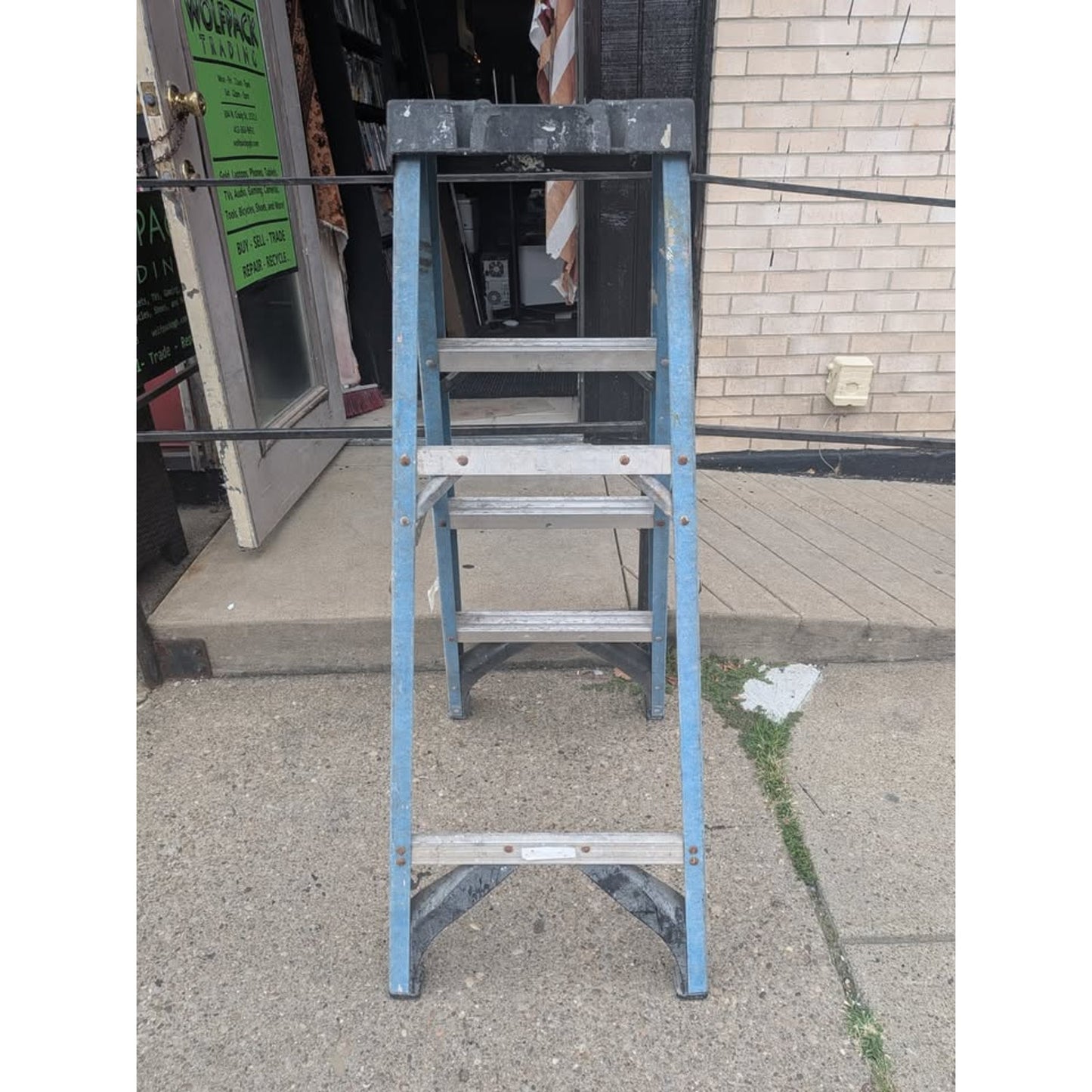 Werner 4 Step Ladder / Light Blue