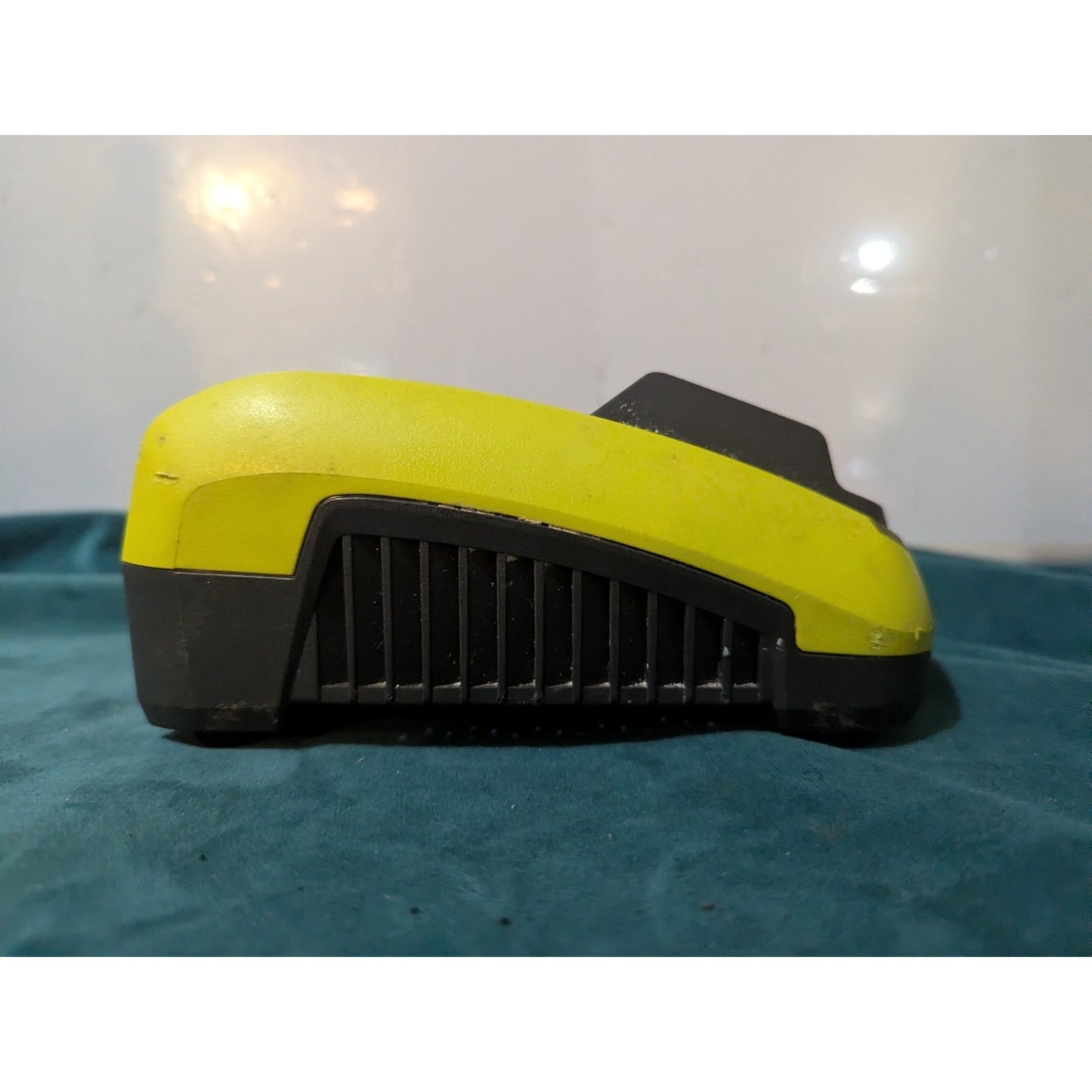 Ryobi 12V 1.5A Lithium Battery Charger with Battery (CS0839)