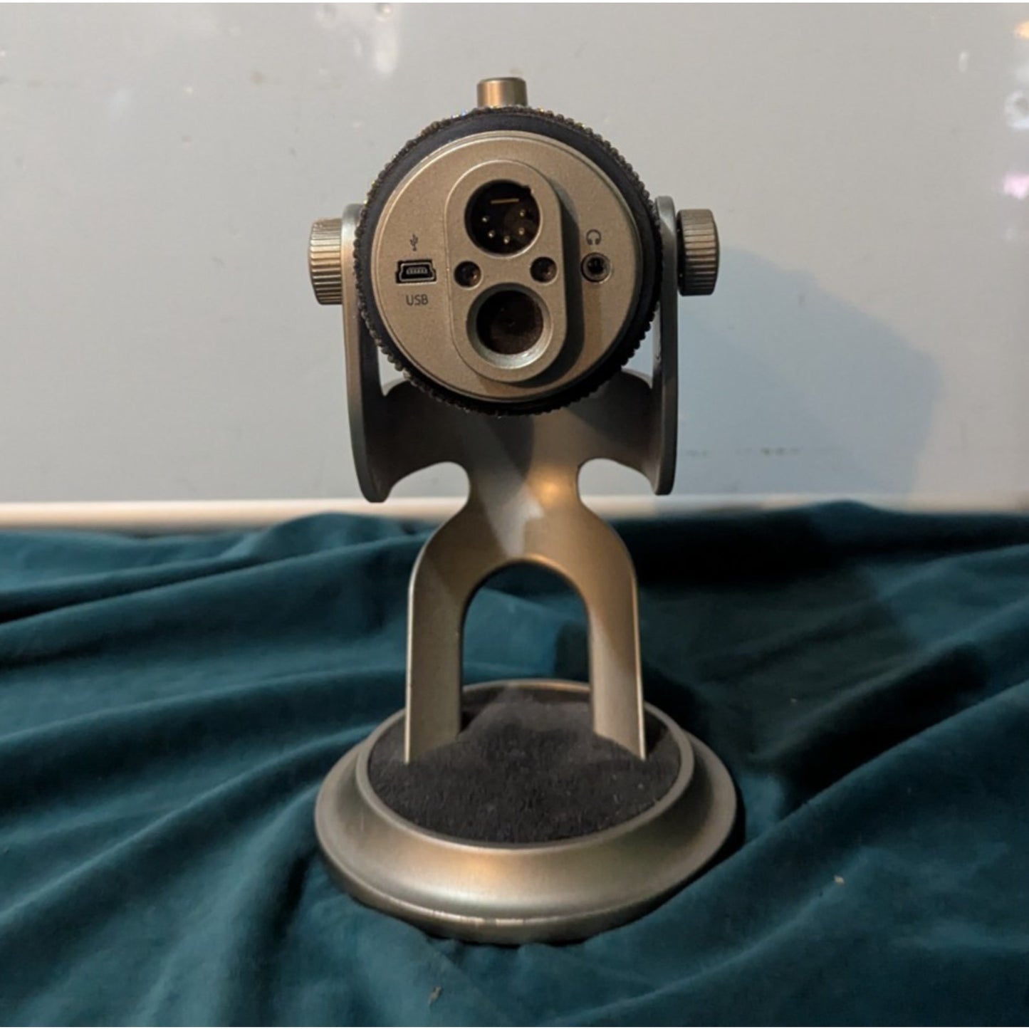 Logitech Blue Yeti Professional USB Microphone